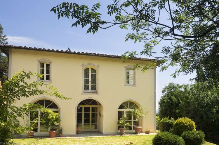 Inngangspartiet. Foto. Vakker villa med høy standard i Toscana. Plass til mange personer som reiser sammen. Storfamilie på ferie, Villa La Scala midt mellom Pisa og Firenze.