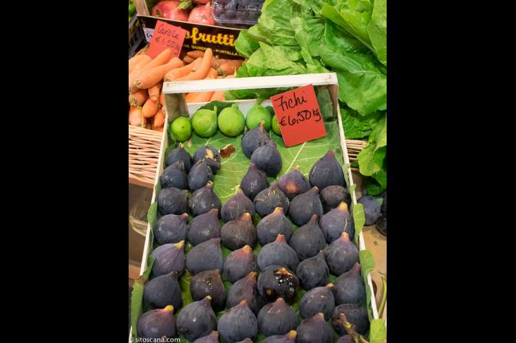 Bildet viser fiken lagt opp for salg i Matmarkedet i Firenze – Mercato Centrale