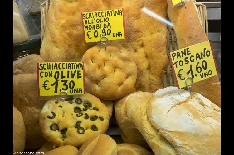Bildet viser brød klar til salg i Matmarkedet i Firenze – Mercato Centrale