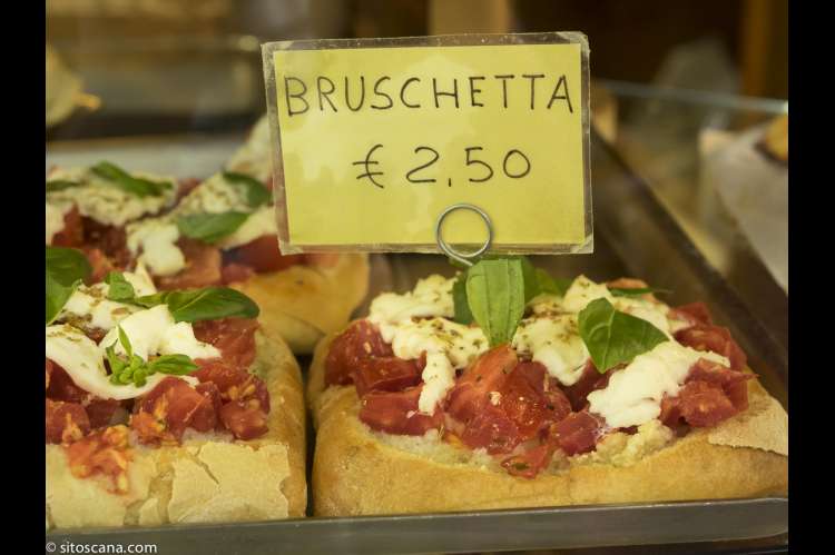 Bildet viser Bruschetta klar til salg i Matmarkedet i Firenze – Mercato Centrale