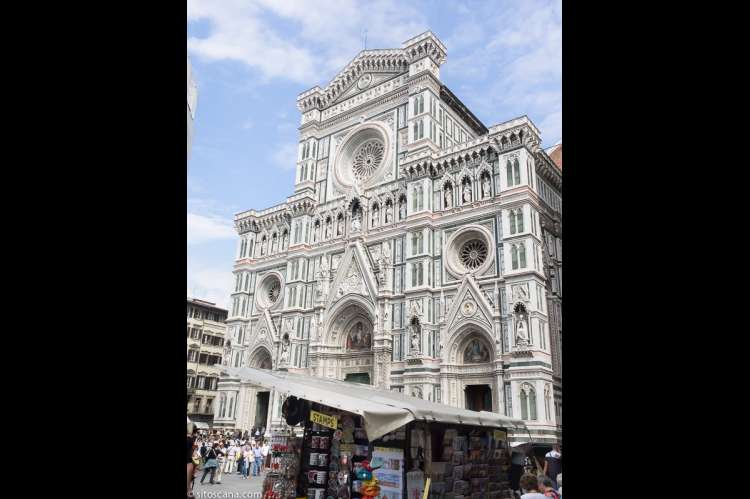 Bildet viser katedralen Santa Maria del Fiore på Piazza del Duomo. I Firenze, Toscana, Italia.