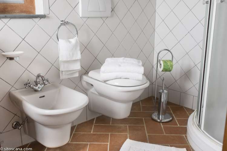 Foto fra badet i Melograno. Komfortabelt med høy standard. 