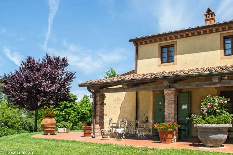 Feriehuset Volpaia med resepsjon. Sommer og sol i Toscana. Foto.