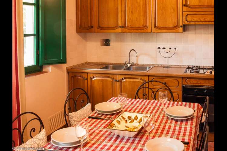 Bildet viser litt av badet i leiligheten Glicine på feriebostedet Girasole, vingård med 10 leiligheter og gangavstand til landsby.