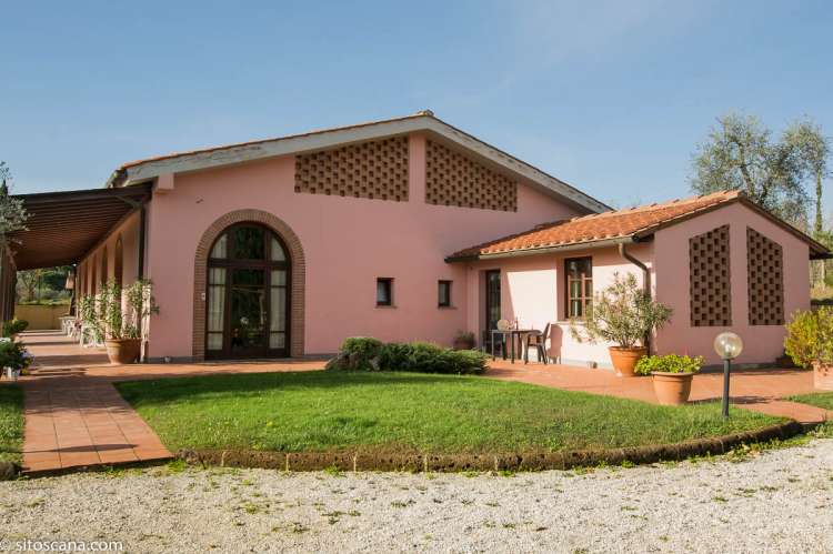 Huset med suitene. Hus med suiter på vingården Podere Cenni ved San Miniato. Foto.