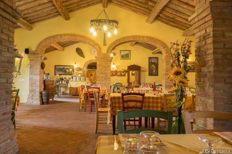 Restauranten har også inneservering.  Bilde fra restauranten på vingården. Her kan gjestene spise frokost, lunsj og middag.