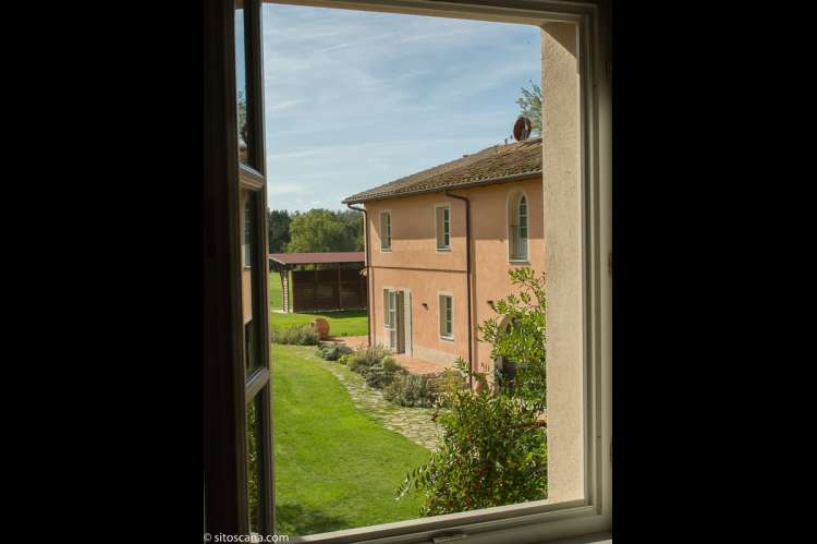 Bilde som viser utsikt fra ferieleiligheten Syrah på vingården Aldobrando i Toscana.