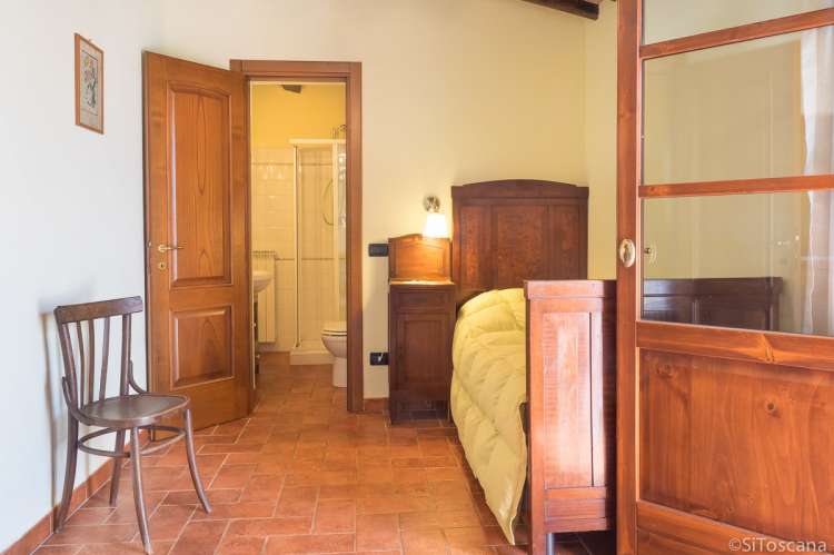 Bildet viser et soverom med to enkeltsenger i feriehuset Villa Verde.