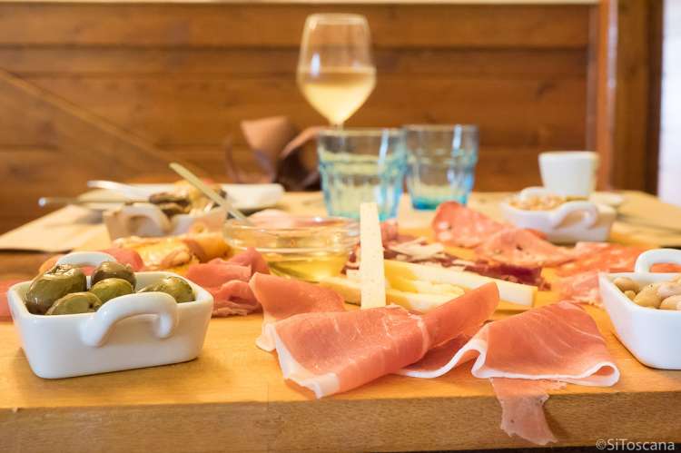 Bildet viser forrett på restaurant i Italia.