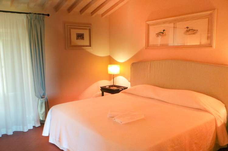 Bildet viser soverom i feriehus ved Pisa i Toscana.