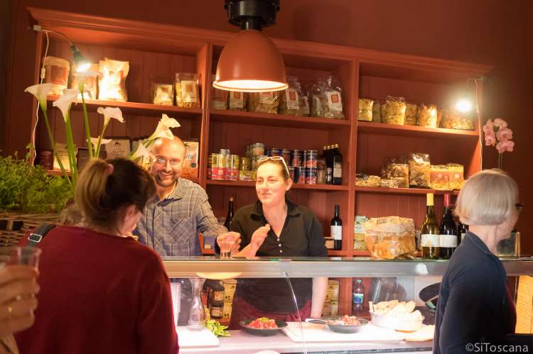 Bildet viser bottega i middelalderlandsbyen Montemagno like utenfor Pisa.