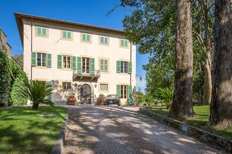 Bildet viser feriehuset Palazzo Pietro med inngangsparti. Huset ligger i Toscana mellom Pisa og Firenze.