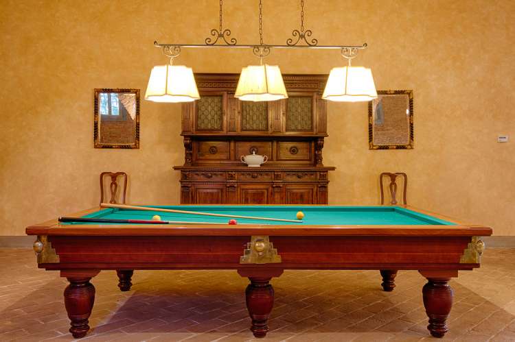Bildet viser biljardbord i feriehus i Toscana.