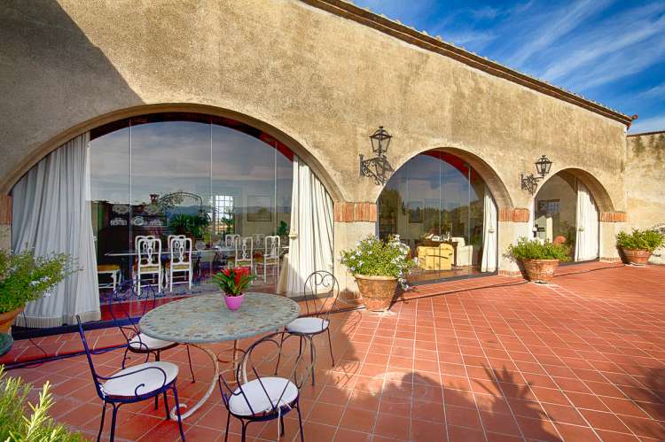 Bildet viser terrasse i feriehuset Maria Rosa i Toscana.