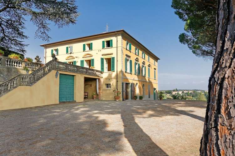 Bildet viser elegant villa til utleie i Toscana i Italia.