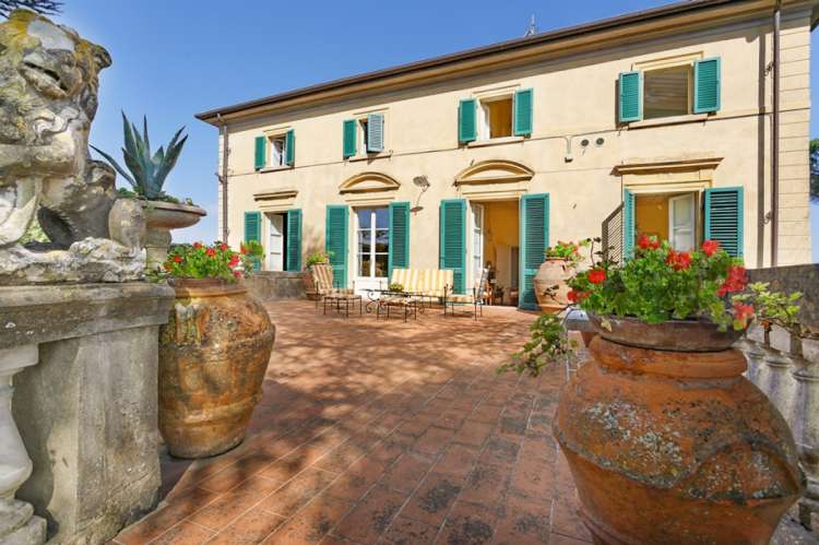 Bildet viser vakker villa til utleie i Toscana ved Pisa.