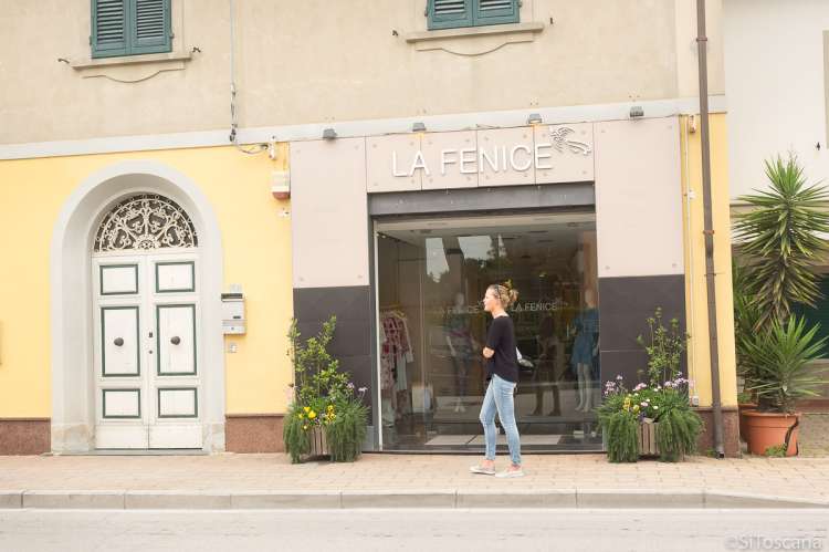 Bildet viser butikk i landsby nært Pisa i Toscana.