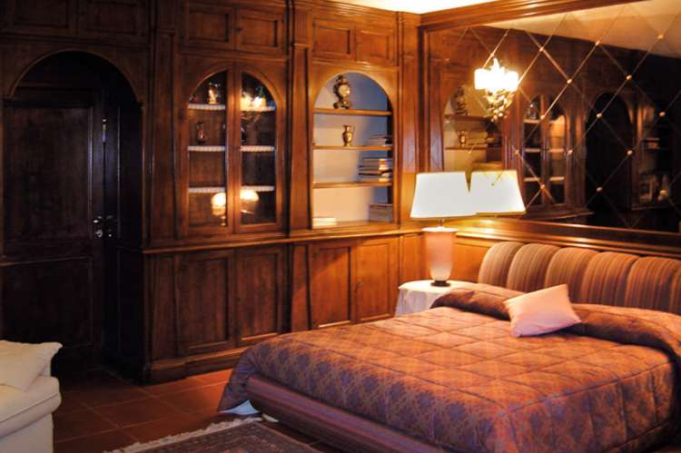 Bildet viser soverom i ferieleilighet i Toscana.