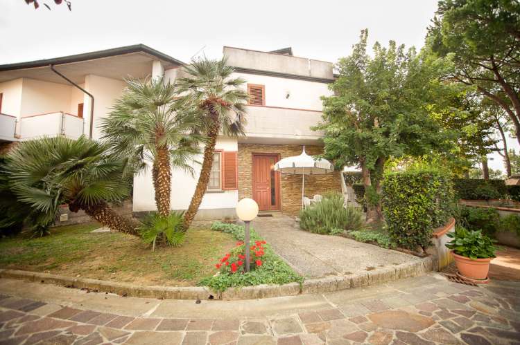 Bildet viser feriehus på familievennlig feriebosted i landsby nært Pisa.