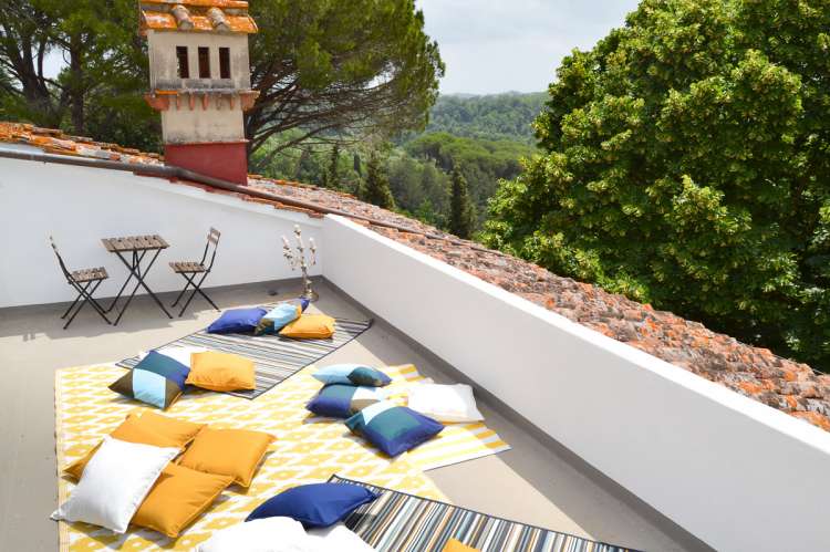 Bildet viser takterrasse i villa til utleie ved Pisa i Toscana.