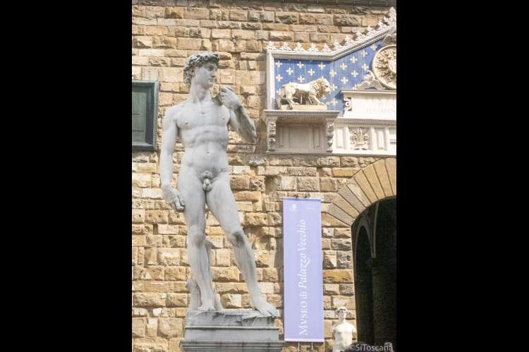 Bildet viser Davide statuen på Piazza Signoria i Firenze sentrum.