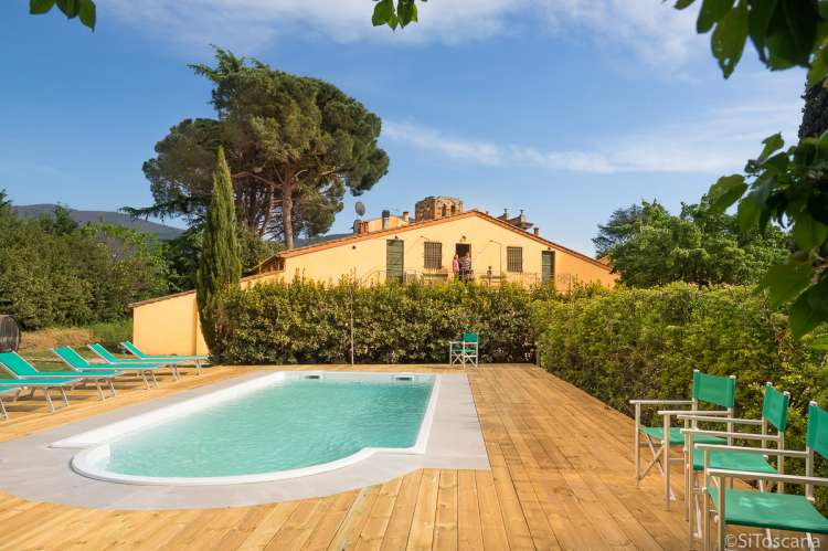 Bildet viser feriebolig med privat basseng i landsby ved kysten i Toscana.