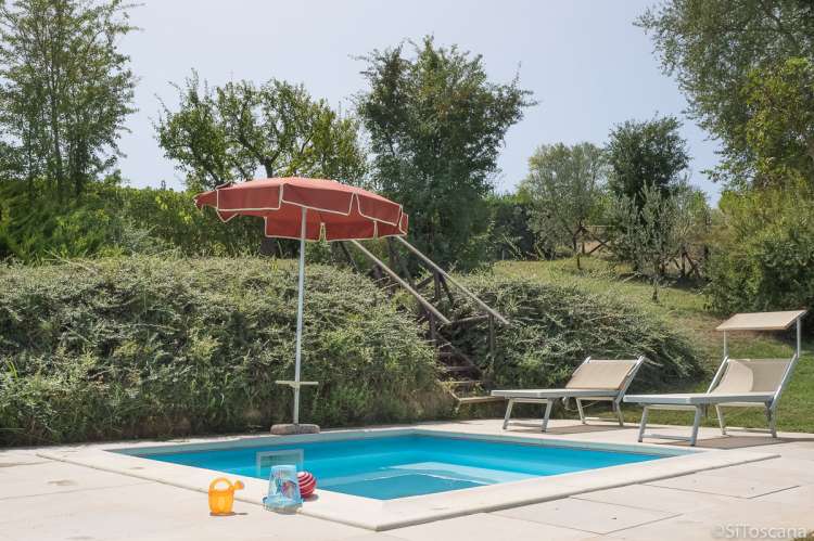 Bildet viser barnebasseng på vingården Girasole mellom Pisa og Firenze.