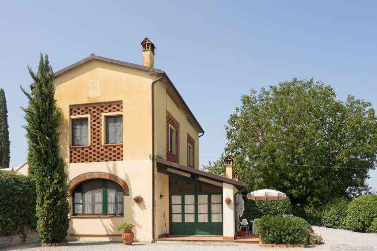 Bildet viser typisk toskansk hus på vingård i hjertet av Toscana.