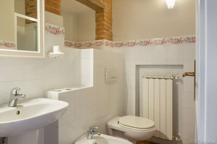 Bildet viser bad i feriehus på vingård mellom Pisa og Firenze.