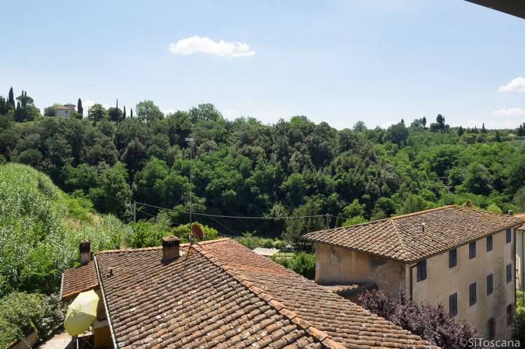 Bildet viser utsikt fra vingård i Toscana.