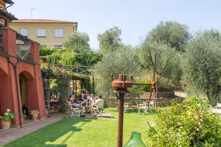 Bildet viser toskansk murhus på feriebosted i Toscana.