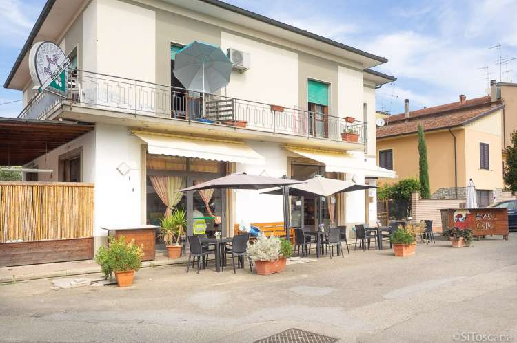 Bildet viser bar i landsby mellom Pisa og Firenze i Italia.