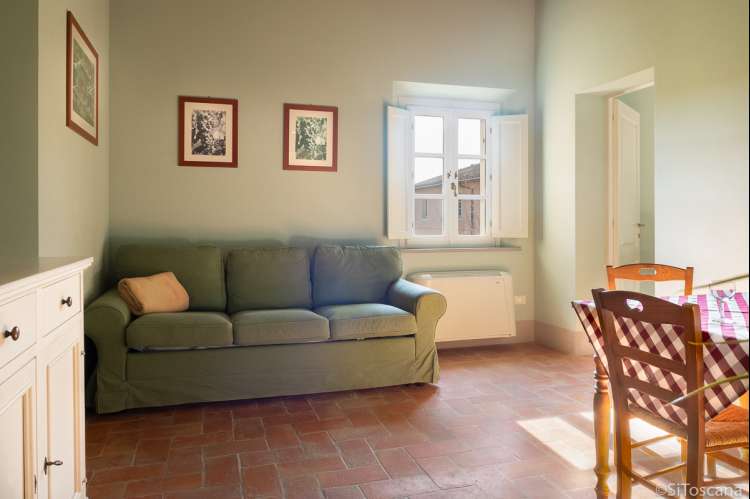 Bildet viser rom til leie på gårdshotell nært Pisa i Toscana.