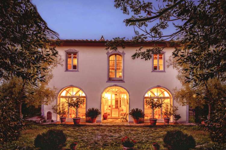 Villaen og eiendommen tilhørte i sin tid familien til Napoleon Bonaparte. Bildet viser eksklusivt feriehus mellom Pisa og Firenze i Toscana.