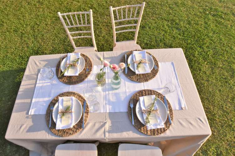 Bildet viser oppdekket bord for feriegjester på gård i Toscana.