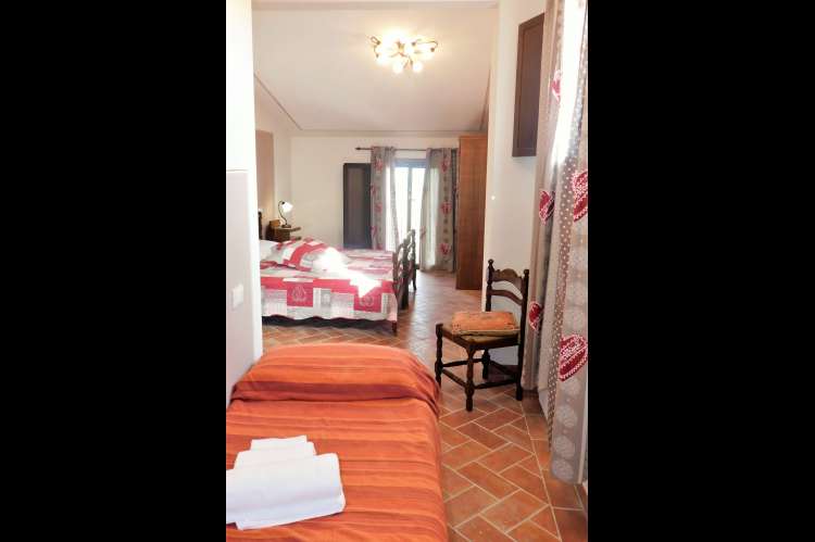 Bildet viser soverom på vingård nært Pisa i Italia.