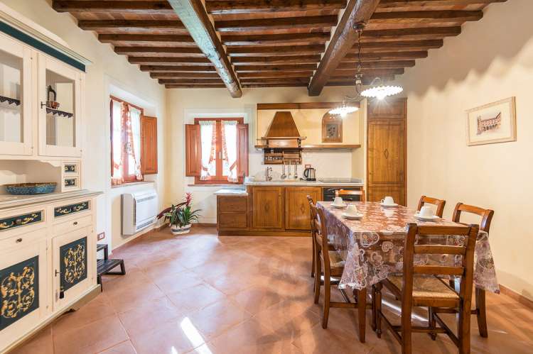 Bildet viser kjøkken i feriebolig mellom Pisa og Firenze.