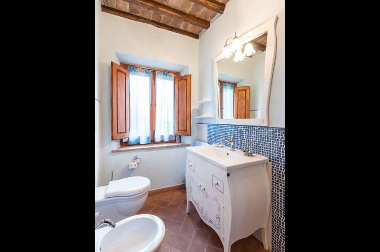 Bildet viser bad i ferieleilighet mellom Pisa og Firenze.