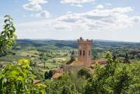 Bildet viser en del av San Miniato og markene rundt en dag i mai.