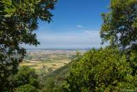 Bildet viser utsikt mot Pisa og strendene ved Pisa. Bildet er tatt fra en av turveiene i åssiden utenfor Pisa.