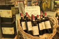 Bildet viser Chiantivin lagt opp for salg i Matmarkedet i Firenze – Mercato Centrale