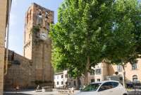 Bildet viser kirketårnet på Pieve di Calci, kirka som ligger i sentrum.