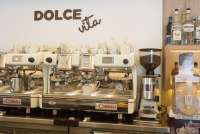 Bildet viser en kaffemaskin på et av spisestedene i Tirrenia i Toscana.