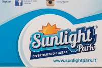 Bildet viser skiltet til badelandet Sunlight Park i Tirrenia i Toscana.