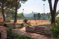 Bildet viser en av tennisbanene i landsbyen La Gabella like utenfor Pisa i Toscana.