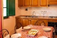 Bildet viser litt av badet i leiligheten Glicine på feriebostedet Girasole, vingård med 10 leiligheter og gangavstand til landsby.