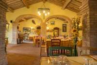 Restauranten har også inneservering.  Bilde fra restauranten på vingården. Her kan gjestene spise frokost, lunsj og middag.