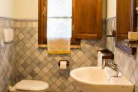 Cavallino har ett bad. Foto av badet i ferieleiligheten Cavallino på vingården Collina.