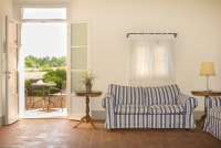 Bilde fra inngangen til ferieleiligheten Chianti. På bakkeplan med to soverom, egner seg godt for barnefamilie.