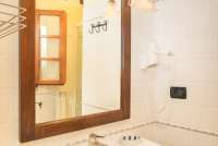 Bildet viser baderom i feriehuset Villa Noce ved Pisa.